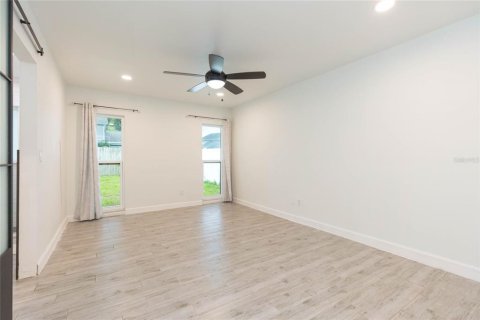 House in Tampa, Florida 3 bedrooms, 136.01 sq.m. № 2289511 - photo 27