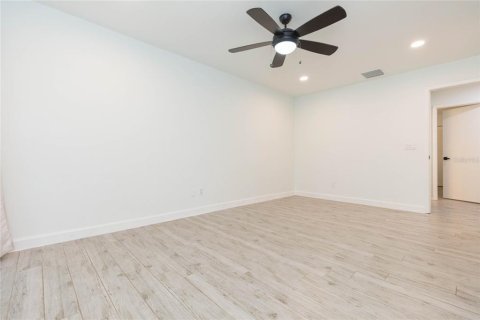 House in Tampa, Florida 3 bedrooms, 136.01 sq.m. № 2289511 - photo 17