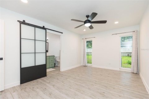 House in Tampa, Florida 3 bedrooms, 136.01 sq.m. № 2289511 - photo 21
