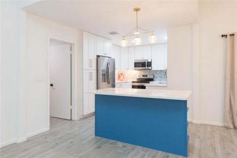 House in Tampa, Florida 3 bedrooms, 136.01 sq.m. № 2289511 - photo 8