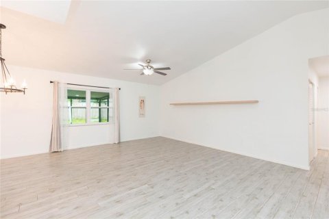 House in Tampa, Florida 3 bedrooms, 136.01 sq.m. № 2289511 - photo 15