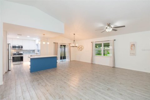 House in Tampa, Florida 3 bedrooms, 136.01 sq.m. № 2289511 - photo 6