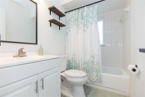 House in Tampa, Florida 3 bedrooms, 136.01 sq.m. № 2289511 - photo 29