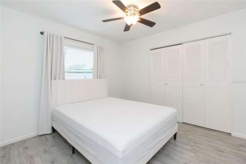 House in Tampa, Florida 3 bedrooms, 136.01 sq.m. № 2289511 - photo 25