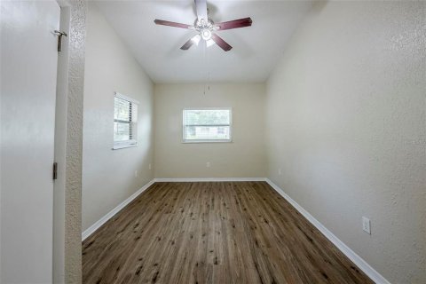 House in Orlando, Florida 4 bedrooms, 120.87 sq.m. № 2199553 - photo 3
