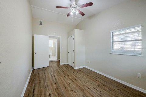 House in Orlando, Florida 4 bedrooms, 120.87 sq.m. № 2199553 - photo 5
