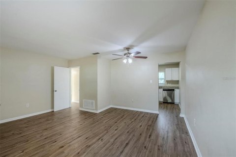 House in Orlando, Florida 4 bedrooms, 120.87 sq.m. № 2199553 - photo 20