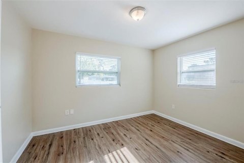 House in Orlando, Florida 4 bedrooms, 120.87 sq.m. № 2199553 - photo 13