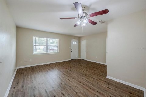 House in Orlando, Florida 4 bedrooms, 120.87 sq.m. № 2199553 - photo 19