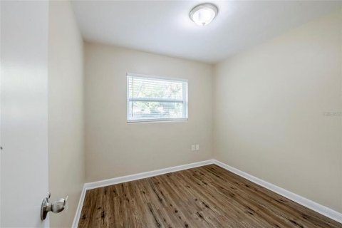House in Orlando, Florida 4 bedrooms, 120.87 sq.m. № 2199553 - photo 9
