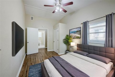 House in Orlando, Florida 4 bedrooms, 120.87 sq.m. № 2199553 - photo 4
