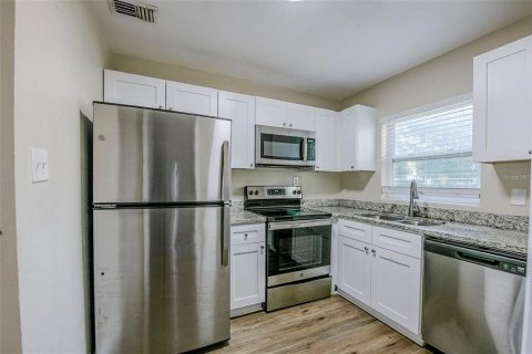 House in Orlando, Florida 4 bedrooms, 120.87 sq.m. № 2199553 - photo 21