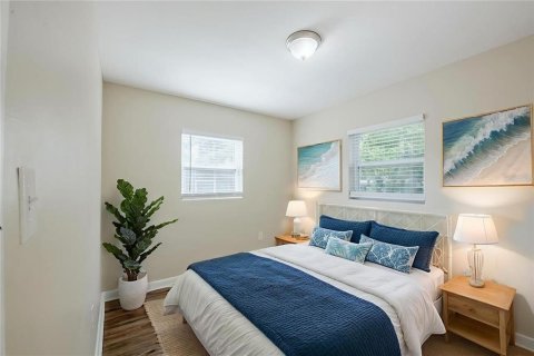 House in Orlando, Florida 4 bedrooms, 120.87 sq.m. № 2199553 - photo 8