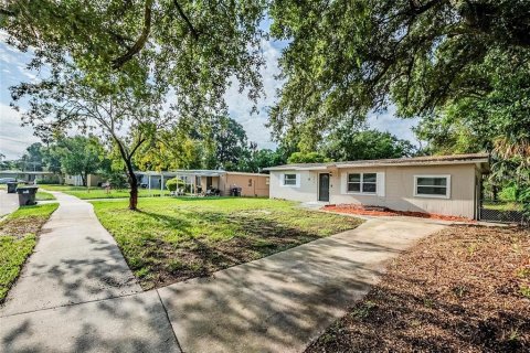 House in Orlando, Florida 4 bedrooms, 120.87 sq.m. № 2199553