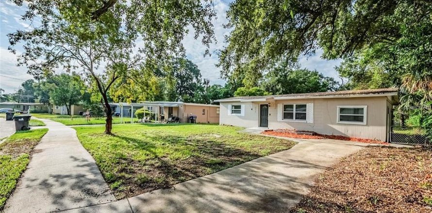 House in Orlando, Florida 4 bedrooms, 120.87 sq.m. № 2199553