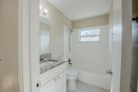 House in Orlando, Florida 4 bedrooms, 120.87 sq.m. № 2199553 - photo 10