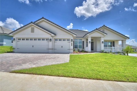 Casa en Auburndale, Florida 4 dormitorios, 233 m2 № 2363182