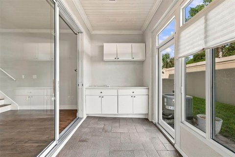 Townhouse in Tampa, Florida 2 bedrooms, 118.17 sq.m. № 2396862 - photo 27