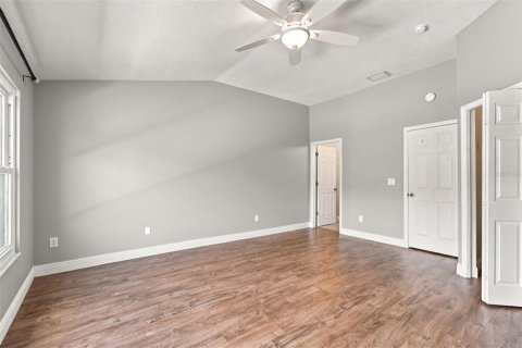 Townhouse in Tampa, Florida 2 bedrooms, 118.17 sq.m. № 2396862 - photo 13