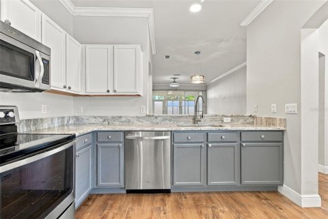 Townhouse in Tampa, Florida 2 bedrooms, 118.17 sq.m. № 2396862 - photo 7