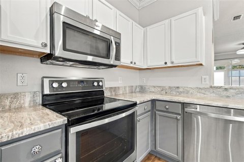 Townhouse in Tampa, Florida 2 bedrooms, 118.17 sq.m. № 2396862 - photo 4