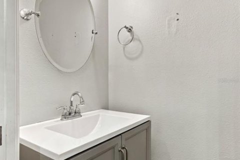 Townhouse in Tampa, Florida 2 bedrooms, 118.17 sq.m. № 2396862 - photo 12