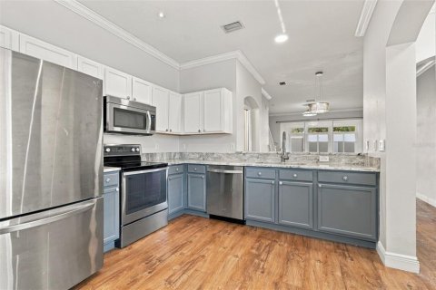 Townhouse in Tampa, Florida 2 bedrooms, 118.17 sq.m. № 2396862 - photo 2