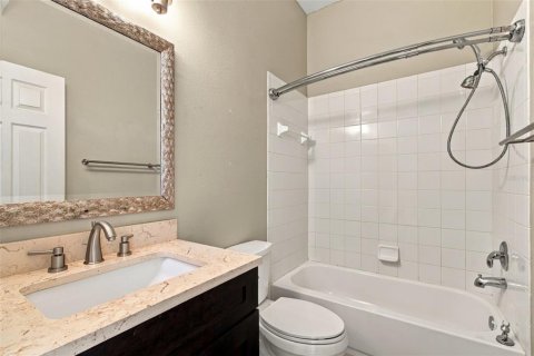 Townhouse in Tampa, Florida 2 bedrooms, 118.17 sq.m. № 2396862 - photo 20