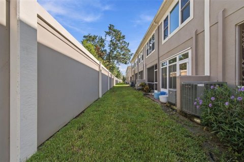 Townhouse in Tampa, Florida 2 bedrooms, 118.17 sq.m. № 2396862 - photo 28