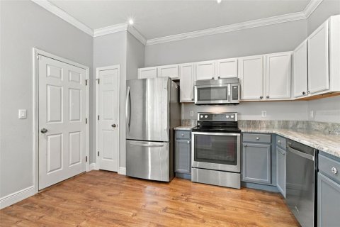 Townhouse in Tampa, Florida 2 bedrooms, 118.17 sq.m. № 2396862 - photo 3
