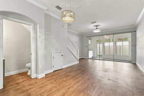 Townhouse in Tampa, Florida 2 bedrooms, 118.17 sq.m. № 2396862 - photo 10