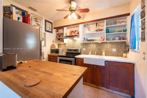 House in Fort Lauderdale, Florida 2 bedrooms, 78.5 sq.m. № 2019829 - photo 11