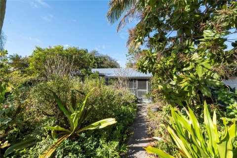 House in Fort Lauderdale, Florida 2 bedrooms, 78.5 sq.m. № 2019829 - photo 2