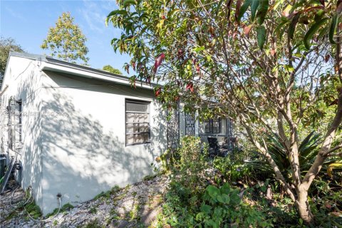 House in Fort Lauderdale, Florida 2 bedrooms, 78.5 sq.m. № 2019829 - photo 17