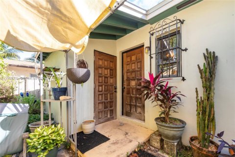 House in Fort Lauderdale, Florida 2 bedrooms, 78.5 sq.m. № 2019829 - photo 16