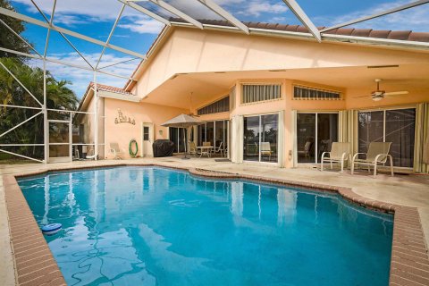 House in Coral Springs, Florida 5 bedrooms, 241.27 sq.m. № 2382498