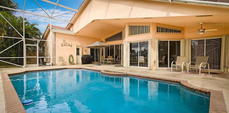 House in Coral Springs, Florida 5 bedrooms, 241.27 sq.m. № 2382498