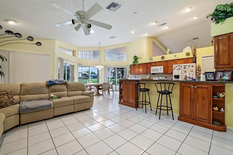 House in Coral Springs, Florida 5 bedrooms, 241.27 sq.m. № 2382498 - photo 12