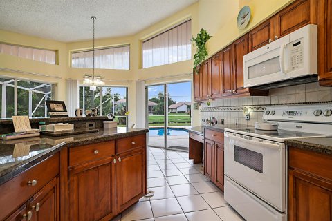 House in Coral Springs, Florida 5 bedrooms, 241.27 sq.m. № 2382498 - photo 20