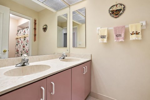 House in Coral Springs, Florida 5 bedrooms, 241.27 sq.m. № 2382498 - photo 27