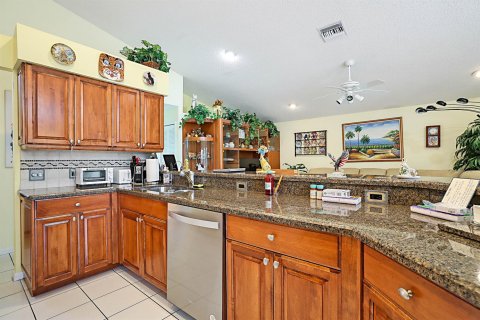House in Coral Springs, Florida 5 bedrooms, 241.27 sq.m. № 2382498 - photo 16