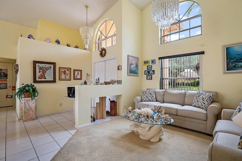 House in Coral Springs, Florida 5 bedrooms, 241.27 sq.m. № 2382498 - photo 5