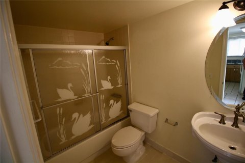 Copropriété à louer à Miami, Floride: 2 chambres, 76.18 m2 № 2375921 - photo 7