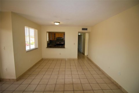 Copropriété à louer à Miami, Floride: 2 chambres, 76.18 m2 № 2375921 - photo 3