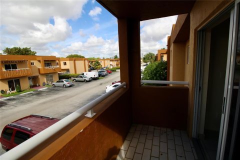 Copropriété à louer à Miami, Floride: 2 chambres, 76.18 m2 № 2375921 - photo 5