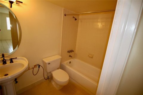 Copropriété à louer à Miami, Floride: 2 chambres, 76.18 m2 № 2375921 - photo 11