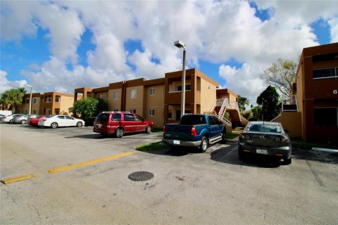 Copropriété à louer à Miami, Floride: 2 chambres, 76.18 m2 № 2375921 - photo 2