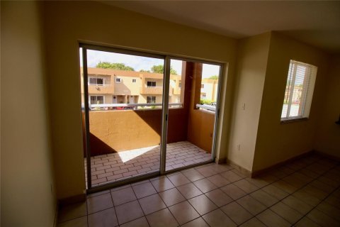 Copropriété à louer à Miami, Floride: 2 chambres, 76.18 m2 № 2375921 - photo 4