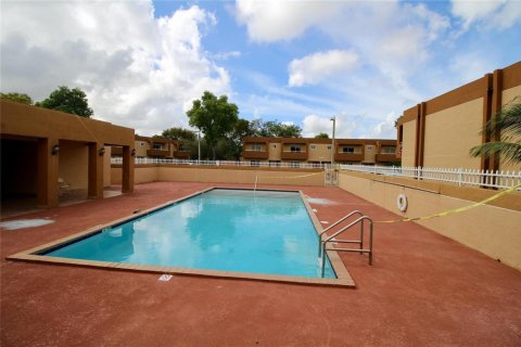 Copropriété à louer à Miami, Floride: 2 chambres, 76.18 m2 № 2375921 - photo 13