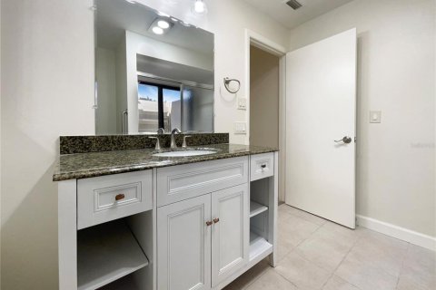 Condo in Sarasota, Florida, 2 bedrooms  № 1838929 - photo 13